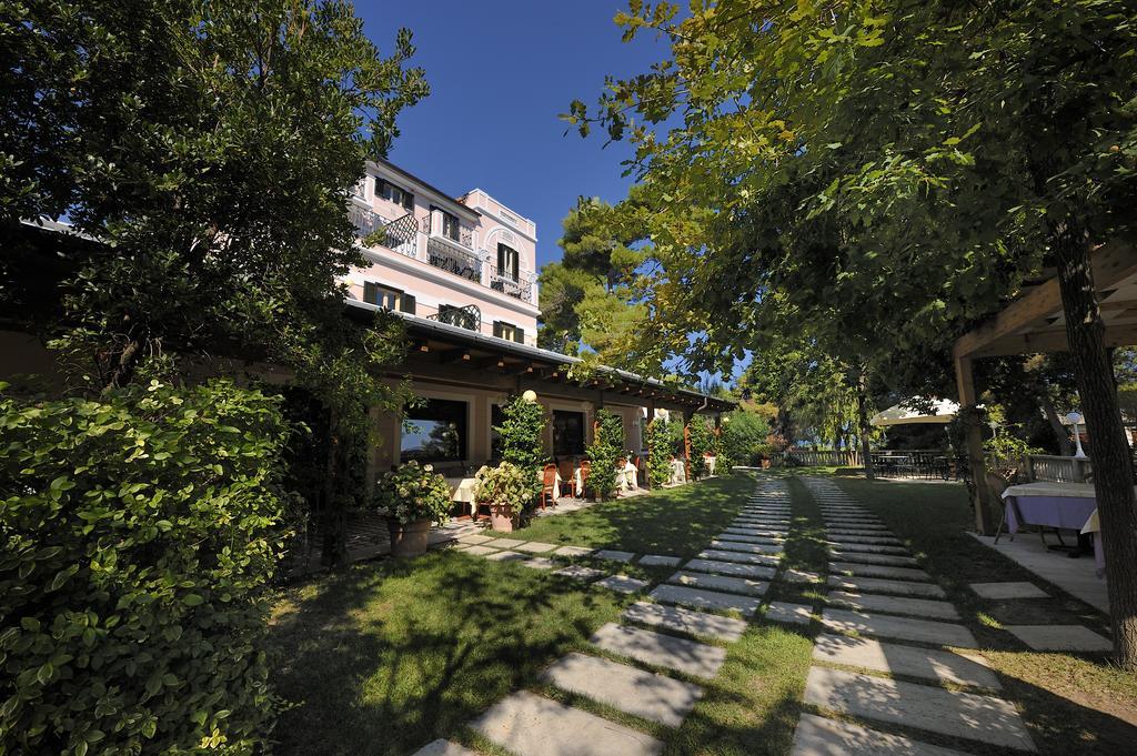 Park Hotel Villa Maria San Menaio Exterior photo